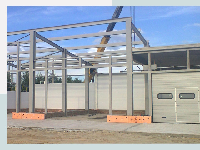 Строительство автосервисов от СтальСтрой-Крр по цене 610 руб.